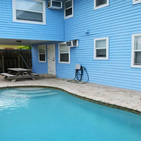 Steps From Beach! Air-Conditioned - Shared Pool